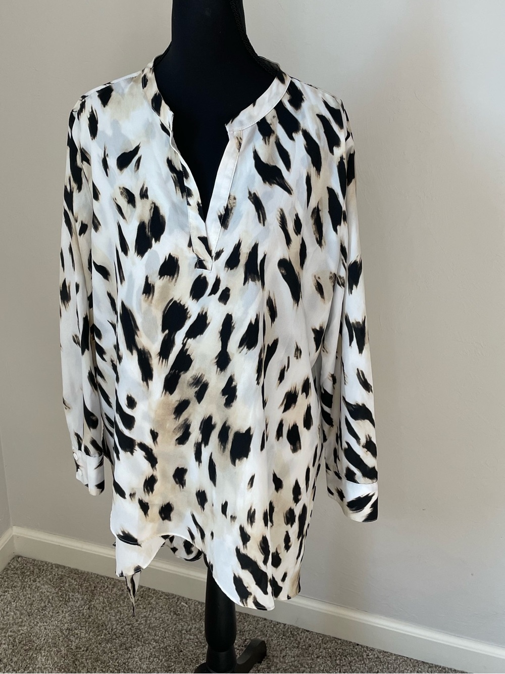 Chico's Black, White & Cream Animal Print V-Neck Tunic Blouse Long Sleeve